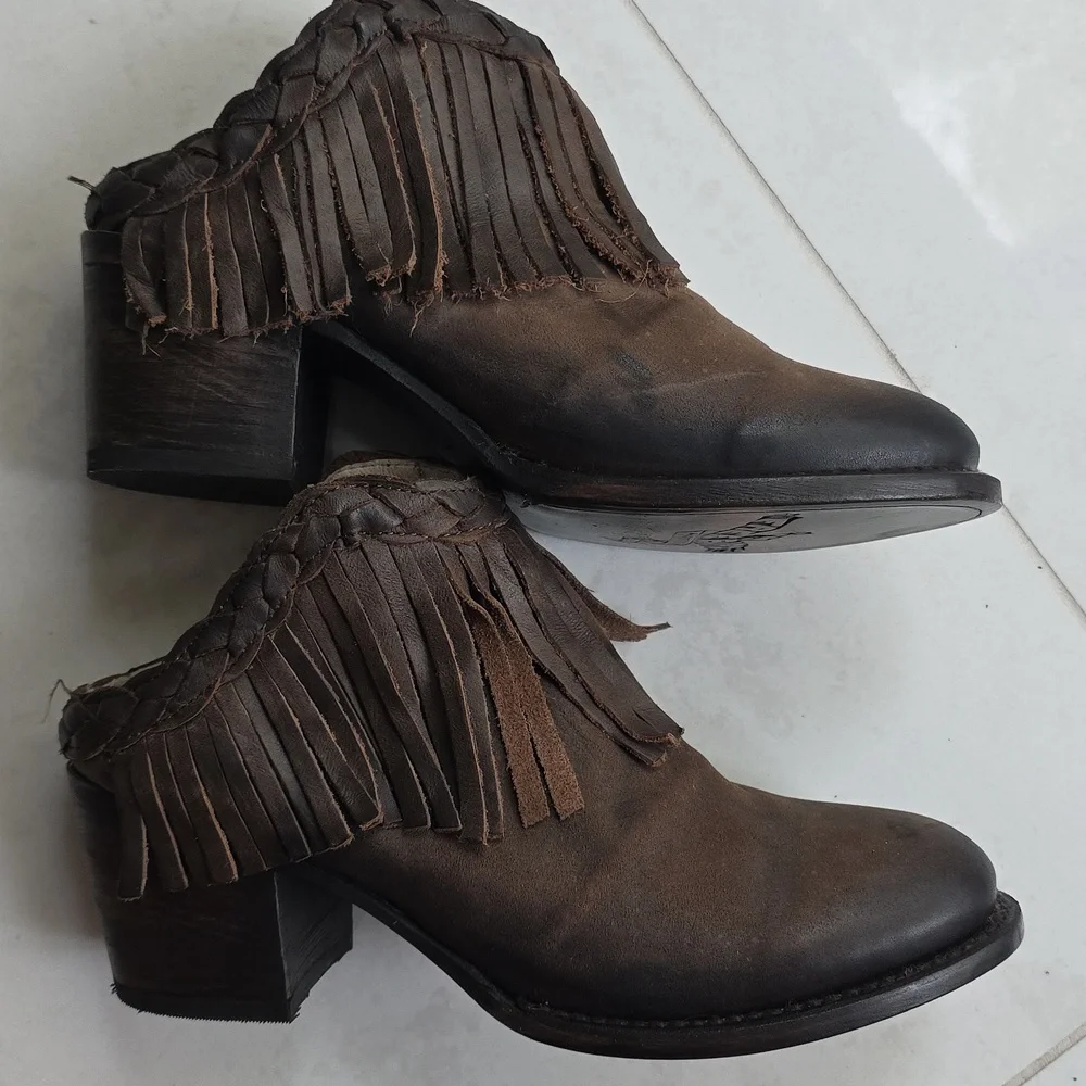 New without box Freebird Sally Boots Brown Fringe Ankle Booties Distressed sz 9 - Picture 6 of 7